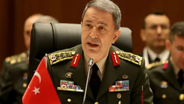 خلوصي آكار، وزير الدفاع التركي