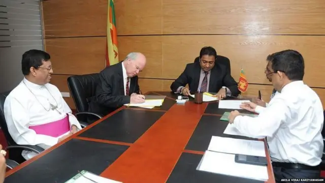 දරුවාට පාසලක් ලබාදීමේ එකඟත්වයට අත්සන් තැබුණු අවස්ථාව