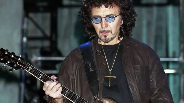 Гитарист Тони Айомми