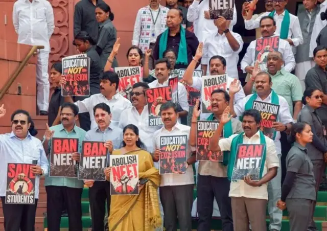 పేపర్ లీక్, నీట్, జంతర్ మంతర్ నిరసనలు, చట్ట సవరణ, పబ్లిక్ ఎగ్జామినేషన్స్ యాక్ట్