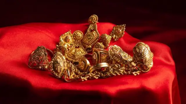 தங்க நகைகள் 