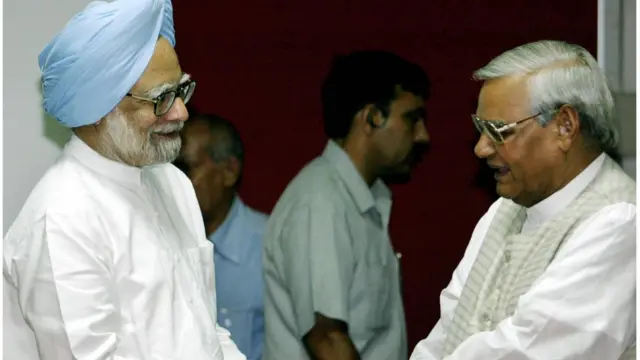 బీజేపీ, వాజ్‌పేయి, మన్మోహన్ సింగ్