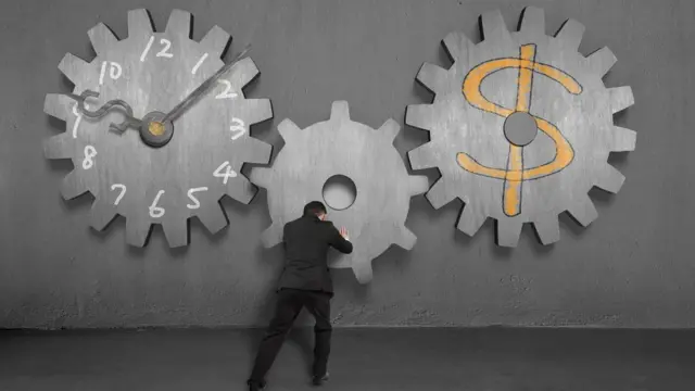 Pistones con números de reloj y símbolo de dinero.