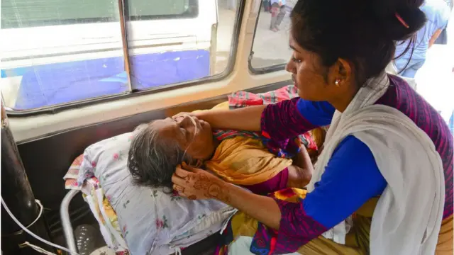 অ্যাম্বুলেন্সে রোগী