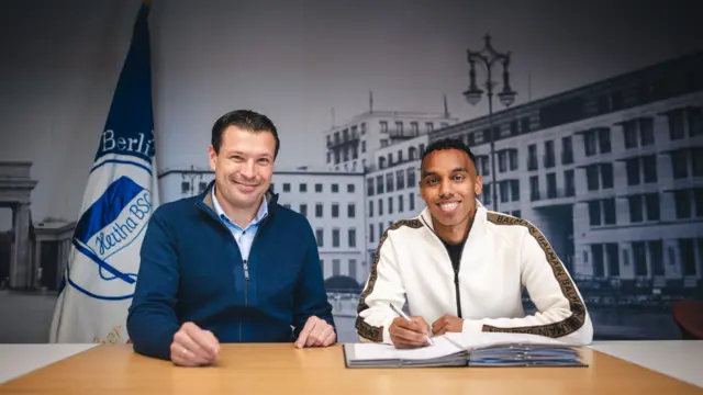 Bilaal oo heshiiska saxiixaya