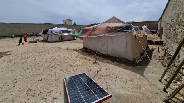 خیمه بازگشت کنندگان 