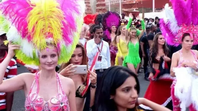 ब्राज़ील से सांबा डांसर्स