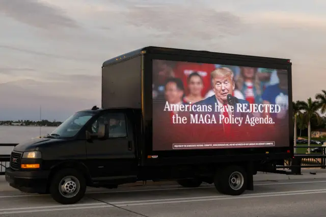 ဒေါ်နယ်ထရမ့်ကိုထောက်ခံအားပေးကြောင်းပြသ