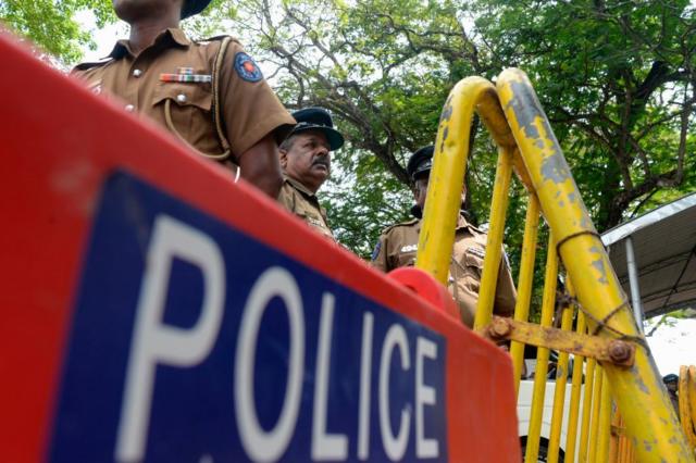 காவல் நிலைய தாக்குதல்