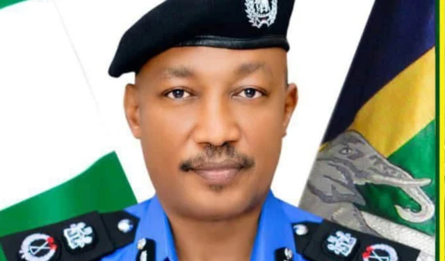 Muhammed Sanusi bụ kọmịshịọna ndị uweojii n'Abuja.