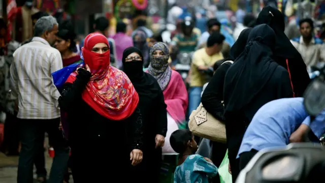 তিন তালাকের বিরুদ্ধে মোট সাতটি পিটিশন জমা পড়েছিল সুপ্রিম কোর্টে