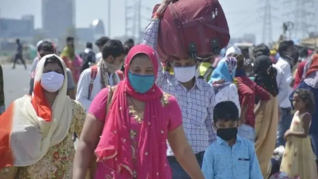 印度民眾逃離疫區