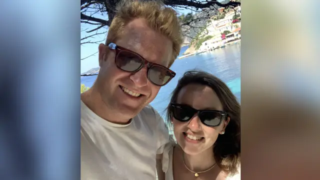 Patrick and Charlotte saat liburan.