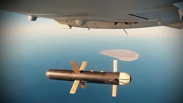 ইরানে সামরিক মহড়ার সময় ইরানী শাহেদ-১৭১ ড্রোন থেকে বোমা ছাড়ার ছবি (২০১৯)