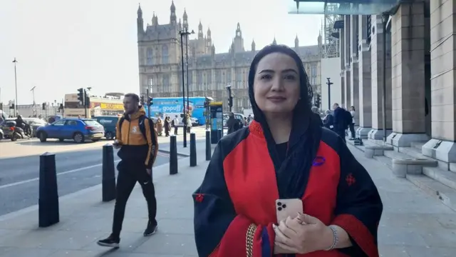 شکریه بارکزی می‌گویدکشورهای جهان باید بر اساس یک پلاتفورم قبول شده که استوار به ارزشهای انسانی است در قبال افغانستان گام بردارند