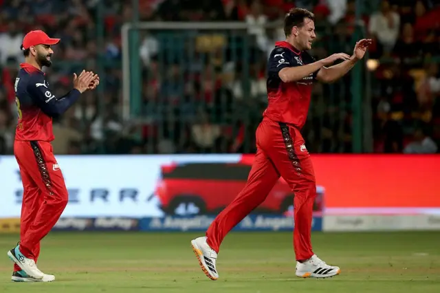 3 விக்கெட்டுகள், 3 கேட்ச்கள், 3 அதிரடி இன்னிங்ஸ்கள்: ஆர்சிபி வென்றதற்கான 3 காரணங்கள்