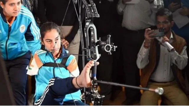 Devi dey shoot her bow