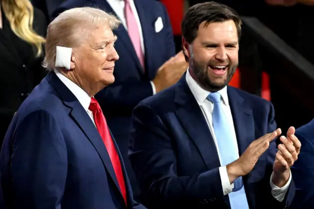Ông Donald Trump (trái) và ông JD Vance trong Đại hội Cộng hòa diễn ra vào tháng 7/2024