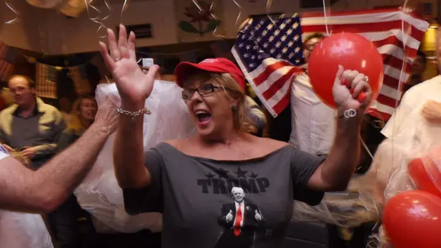 Сторонница Дональд Трампа празднует его победу в Сиднее