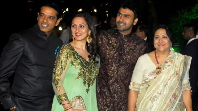नादिरा बब्बर अपने परिवार के साथ (फ़ाइल फ़ोटो)