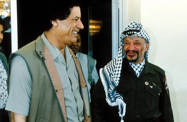 Yaasir Carafaad iyo Qadaafi