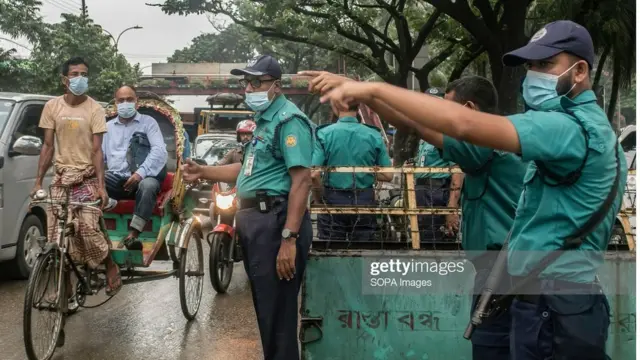 ঢাকায় লকডাউন তদারকী করছে পুলিশ, ০৪/০৭/২০২১