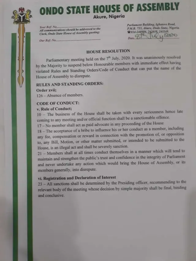 Aṣòfin Iroju Ogundeji, Favour Tomowewo àti Williams Adewale ń lọ rọọkún nílé