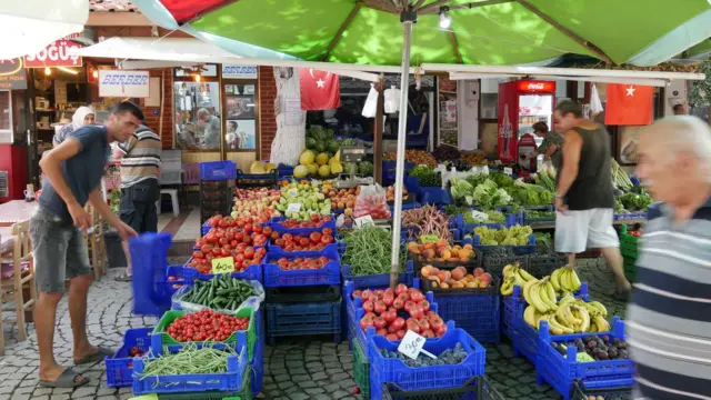 Urla'da bir manav