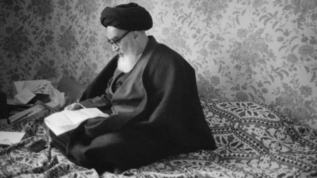 ਇਰਾਨ ਪਰਤ ਕੇ ਖ਼ੁਮੈਨੀ ਨੇ ਇਸਲਾਮੀ ਨਿਯਮਾਂ ਅਨੁਸਾਰ ਸ਼ਾਸਨ ਕੀਤਾ ਅਤੇ ਸਰਬਉੱਚ ਆਗੂ ਬਣ ਗਏ