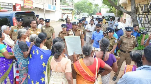 ඉලංගයි තමිල් අරුස කච්චි පක්ෂය ඔහුට සහාය ලබා දීමට ගත් තීන්දුව අතුරුදහන් වූවන්ගේ ඥාතීන්ගේ කෝපයට ලක් වූ අතර ඔවුහු ඊට එරෙහිව විරෝධතාවක නිරත වූහ