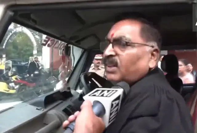 सरकारी वकील अजाकुमार 