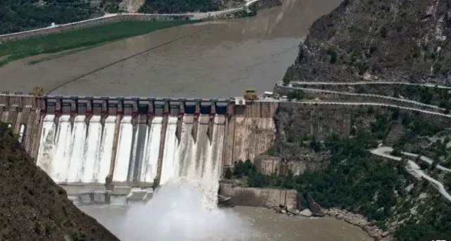 دریائے چناب پر انڈیا نے بہت سے آبی منصوبے بنا رکھے ہیں