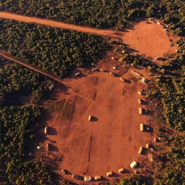 Une photo du village d'Ipatse prise avec un drone