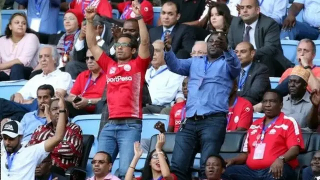 Mmiliki mwenza wa Simba SC Mohammed Dewji anijtahidi kuona klabu hiyo inakuwa ndani na nje ya uwanj