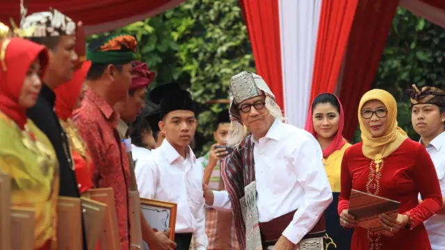 Menkumham Yasonna Laoly memberikan remisi kepada 102.976 narapidana yang memenuhi persyaratan administratif dan substantif, pada peringatan Kemerdekaan Republik Indonesia, termasuk di antaranya mantan Gubernur DKI Jakarta Basuki Tjahaja Purnama atau Ahok.