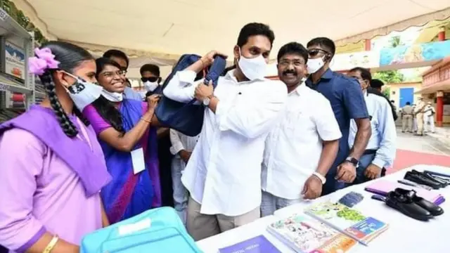 సీఎంతో విద్యా శాఖ మంత్రి