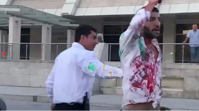 Elmin Bədəlov və mühafizəçi