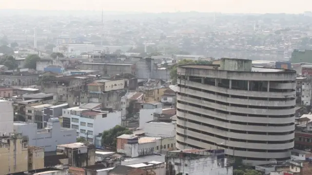 Manaus encoberta por neblina