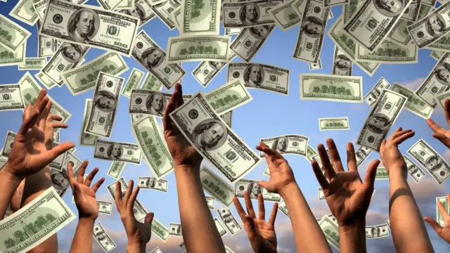 ரொக்க பரிசு தோராயமாக 782.4 மில்லியன் டாலர்