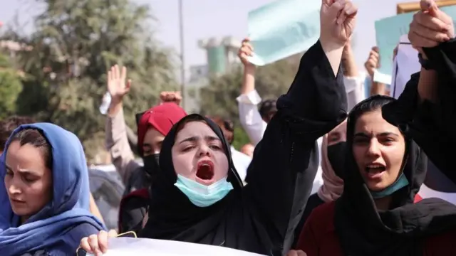 তালেবান শাসনে আফগান নারীদের অধিকার কতখানি সংরক্ষিত থাকবে তা নিয়ে গভীর উদ্বেগ রয়েছে।