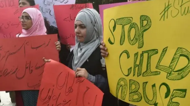 بچوں سے زیادتی کے خلاف مظاہرہ