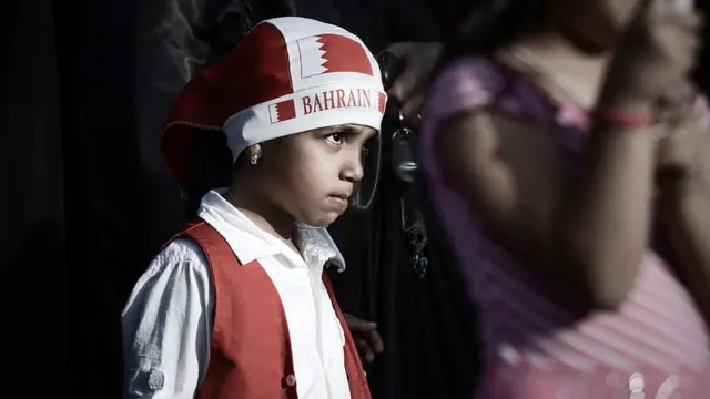 Seorang anak Bahrain ikut unjuk rasa anti-pemerintah pada 22 Maret 2013
