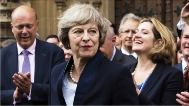 අගමැතිවරිය මැතිවරණ සටනේ