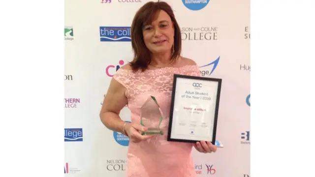 تفوقت ستيفاني في دراسة التدليك الرياضي