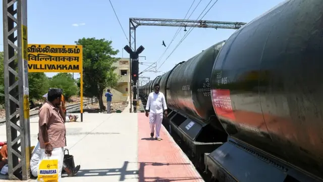 वाटर ट्रेन, पानी के वैगन की ट्रेन, ट्रेन, चेन्नई, जल संकट, पानी, ट्रेन पर पानी