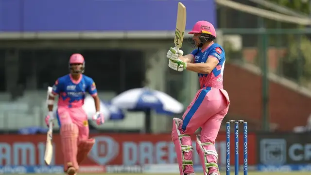 सलामी बल्लेबाज़ बटलर ने 41 रन और जायसवाल ने 32 रन बनाए