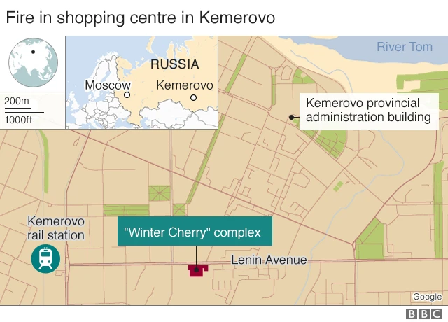 火災が起こったショッピングセンターの位置を示す地図。施設はケメロボ駅前から伸びるレーニン通り沿いにあった。左上の地図は、ケメロボ市と首都モスクワの位置関係を示している