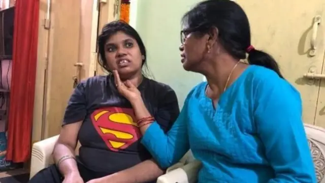 संदिग्ध कोरोना मरीज़ की सड़क किनारे मौत