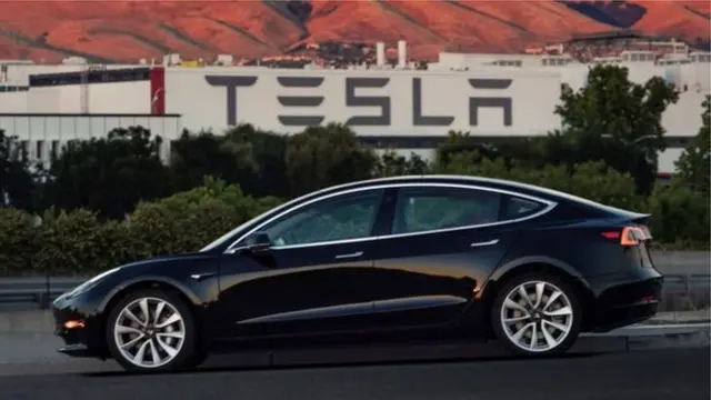 ටෙස්ලා මොඩ්ල්3 රථය