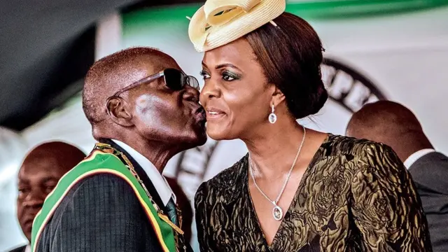 Robert Mugabe yashakanye na Grace Marufu bari bamaze kubyarana kabiri